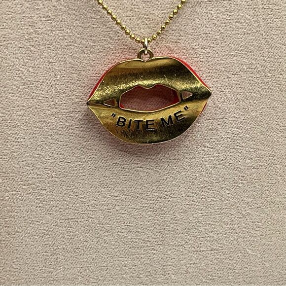 Betsey Johnson Vintage Vampire Slayer BITE ME Red Lips Fangs Mouth Gold Necklace - Picture 8 of 8